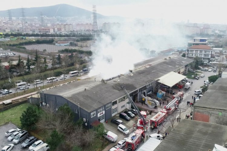 Yangın &ccedil;ıkan ambalaj deposu havadan g&ouml;r&uuml;nt&uuml;lendi