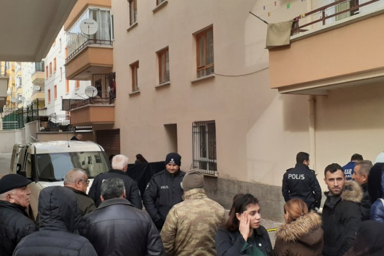 Apartmandan d&uuml;şen yaşlı kadın hayatını kaybetti