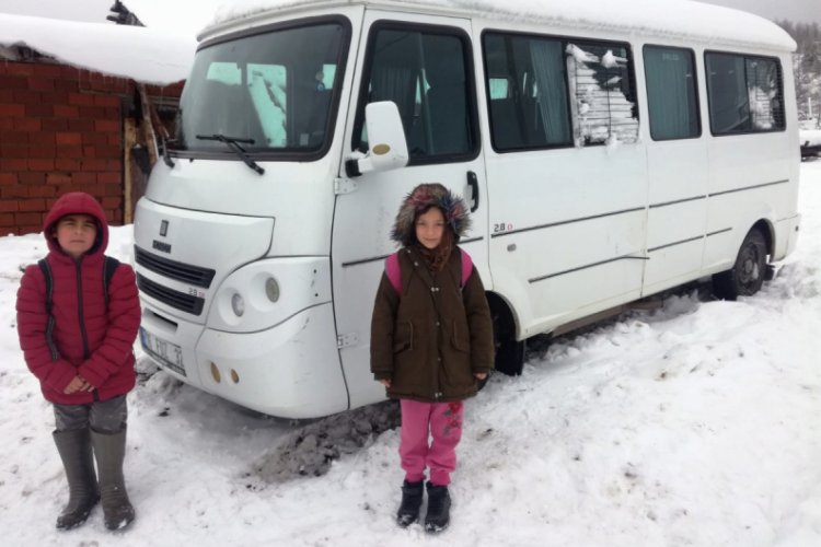 Bursa İznik'te taşımalı öğrenciler kar sebebiyle okullarına gidemiyor
