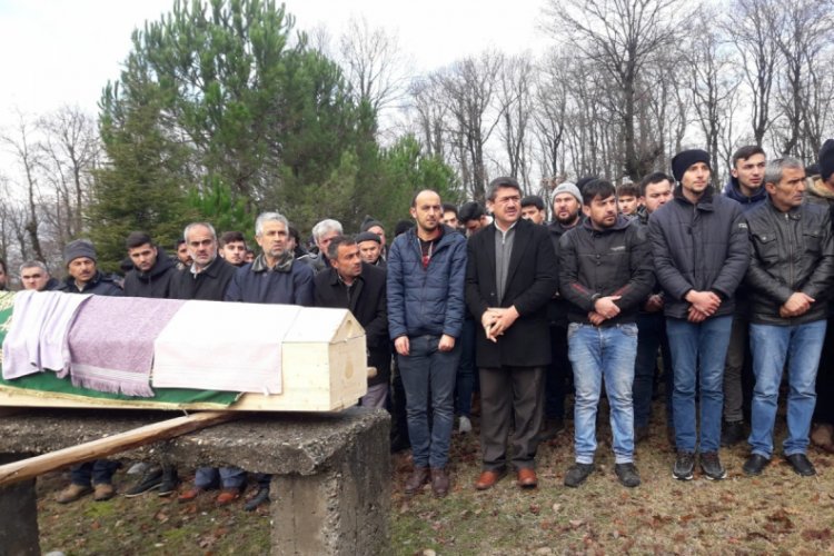 Trafik kazasında &ouml;len gen&ccedil; g&ouml;z yaşları arasında toprağa verildi
