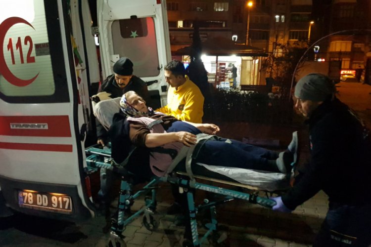 Karbonmonoksit zehirlenmesi ş&uuml;phesiyle hastaneye kaldırıldı