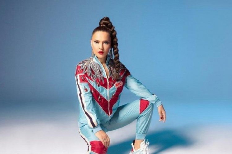 Demet Akalın'dan Serenay Sarıkaya'ya: Y&uuml;zyılın yıldızı