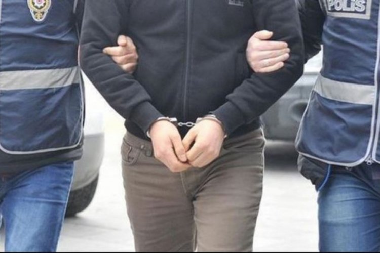 &Ouml;nce kamerayı &ccedil;evirdi, sonra sadaka kutusunu &ccedil;aldı
