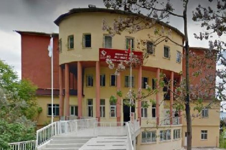 Eski m&uuml;d&uuml;r&uuml;n kurumu ziyaretini basına sızdıran 3 &ccedil;alışana &uuml;cret kesme cezası