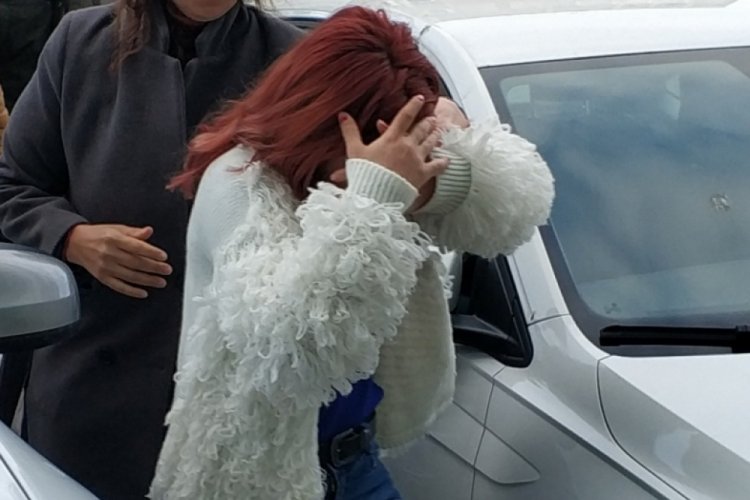 15 yaşındaki kız babasını bı&ccedil;akladı