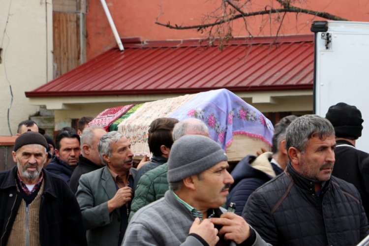 İstanbul'da aynı g&uuml;n &ouml;len iki kadın toprağa verildi