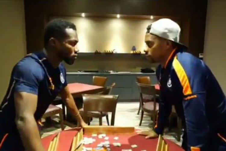 Robinho ve Azubuike'den '&Ccedil;i&ccedil;ek Abbas' atışması