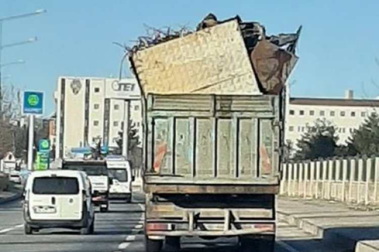 Aşırı y&uuml;k, kazaya davetiye &ccedil;ıkarttı