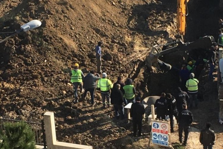 Toprak altında kalan iş&ccedil;ilerin kurtarılma anına dair g&ouml;r&uuml;nt&uuml;ler ortaya &ccedil;ıktı