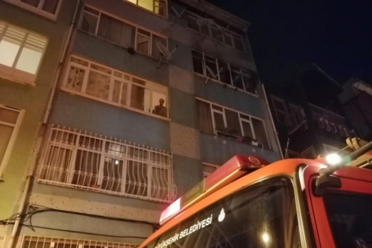 Yangın esnasında ş&uuml;pheli &ouml;l&uuml;m polisi harekete ge&ccedil;irdi