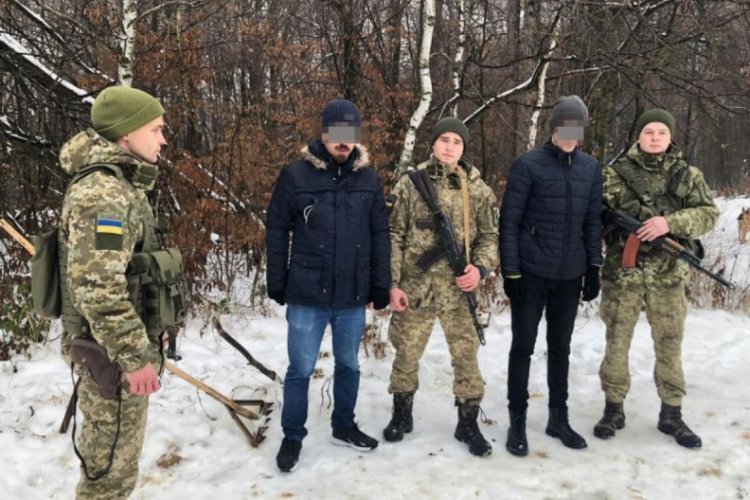 İki T&uuml;rk, Ukrayna'dan Slovakya'ya ka&ccedil;ak ge&ccedil;meye &ccedil;alışırken yakalandı