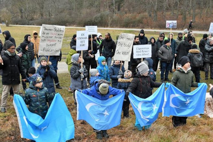 &Ccedil;in'in Uygurlara y&ouml;nelik hak ihlalleri İsve&ccedil;'te protesto edildi