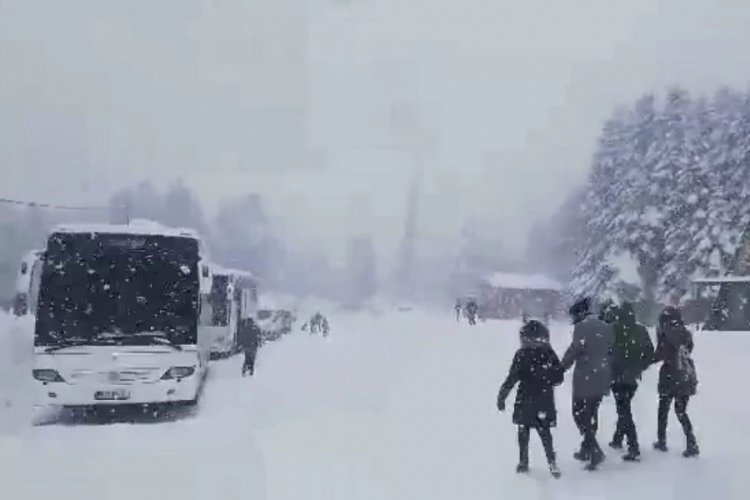 Bursa Uludağ'da kar yağışı başladı