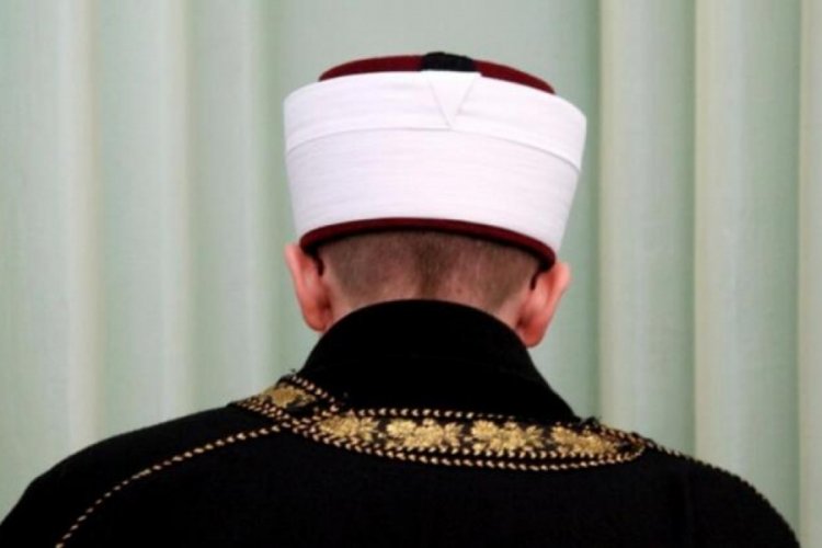 Camide imamla m&uuml;ezzin kavga etti! Soruşturma başlatıldı