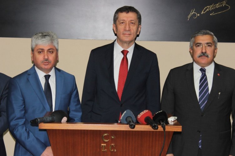 Bakan Sel&ccedil;uk: "Milli Eğitim Bakanlığı olarak dersimizi &ccedil;alışıyoruz"