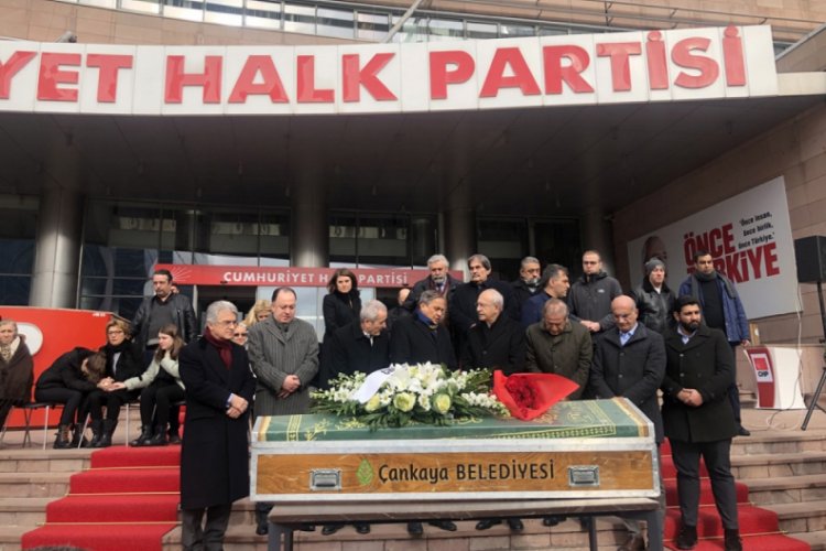 Kılı&ccedil;daroğlu CHP'li danışman Coşkun i&ccedil;in d&uuml;zenlenen t&ouml;rene katıldı