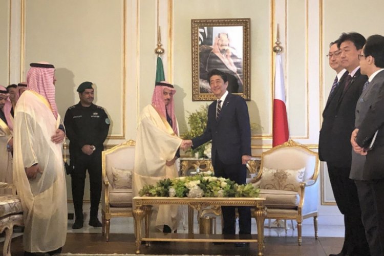 Japonya Başbakanı Abe, Suudi Dışişleri Bakanı Al Suud ile g&ouml;r&uuml;şt&uuml;