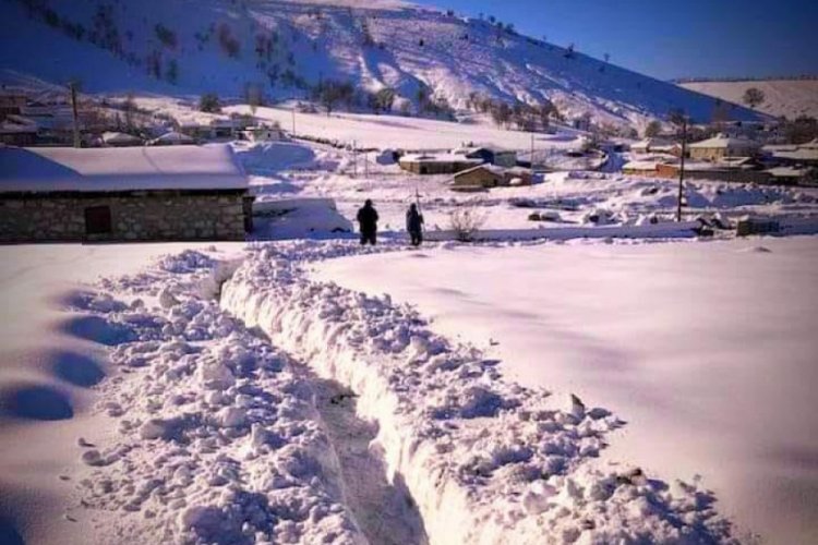 Bu k&ouml;yde kar kalınlığı yarım metreyi ge&ccedil;ti