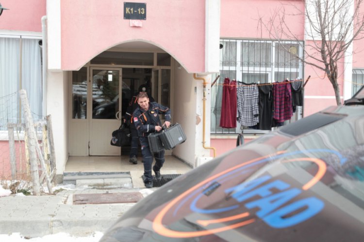İnternetten aldığı siyan&uuml;r katkılı ila&ccedil;la intihara kalkıştı