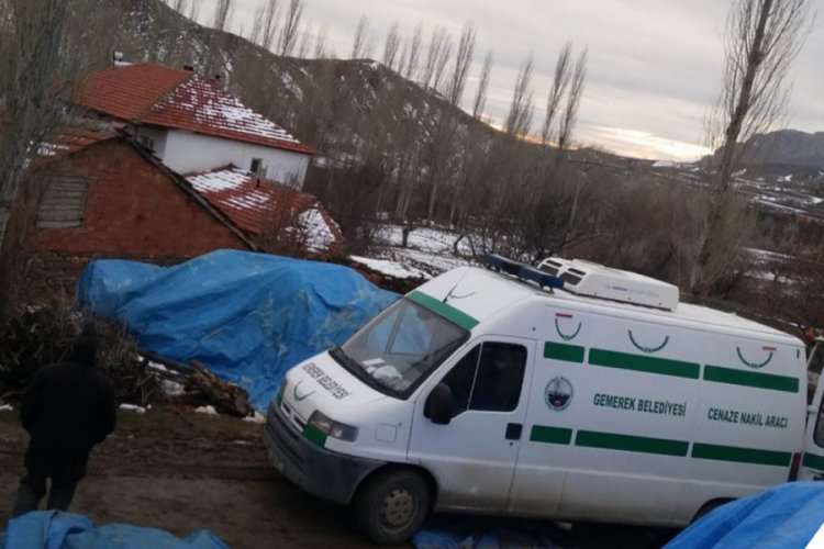 4 &ccedil;ocuk annesinin tavana asılı cansız bedeni bulundu