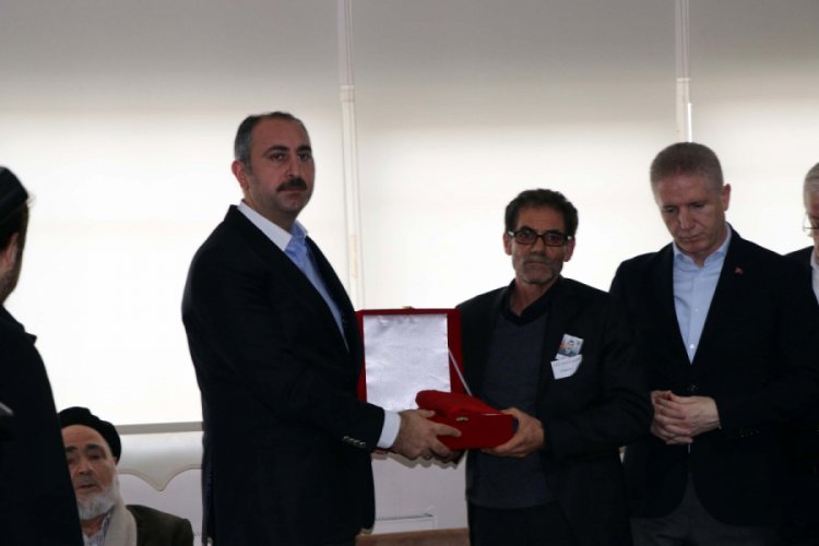 Bakan G&uuml;l'den Resulayn şehidinin ailesine taziye ziyareti