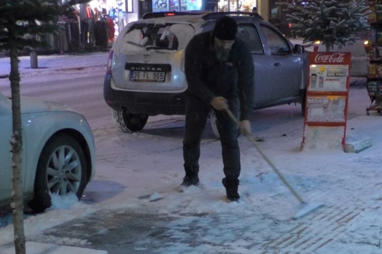 Soğuk hava yerini kar yağışına bıraktı