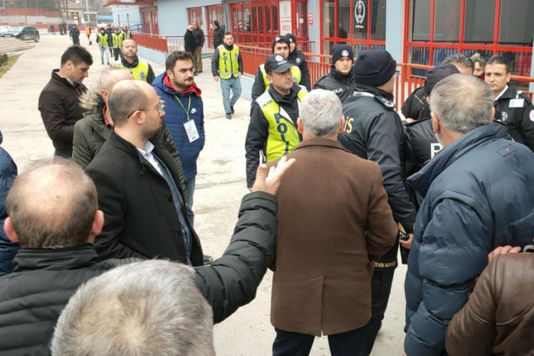 Futbolcu oğlunun alacağını istedi, gerginlik yaşandı