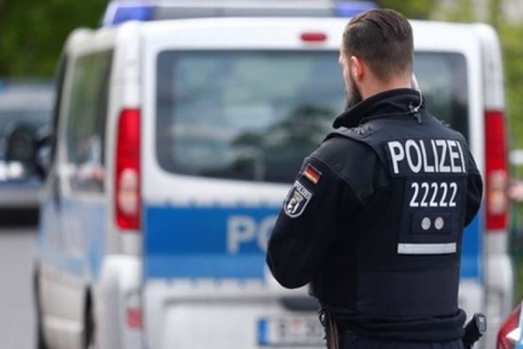 Almanya'da bomba paniği: 14 bin kişi tahliye edildi