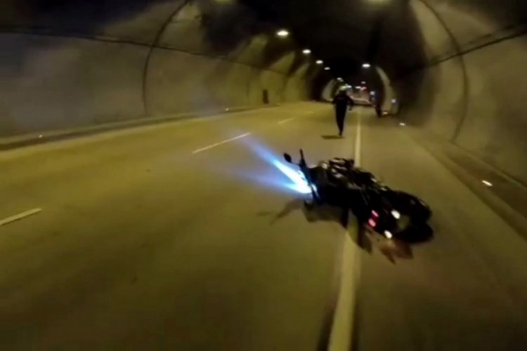 Yanlama yapmaya &ccedil;alışan motosikletli maganda kazaya neden oldu