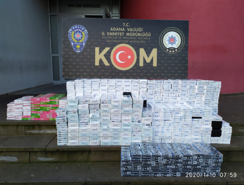 Minib&uuml;s i&ccedil;inde 4 bin 590 paket ka&ccedil;ak sigara ele ge&ccedil;irdi