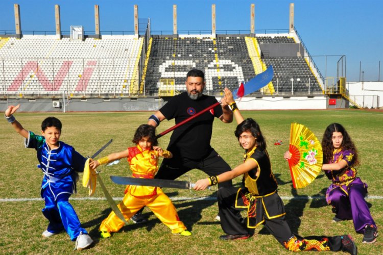 4 kardeş y&uuml;r&uuml;meden &ouml;nce yumruk atmayı &ouml;ğrendi
