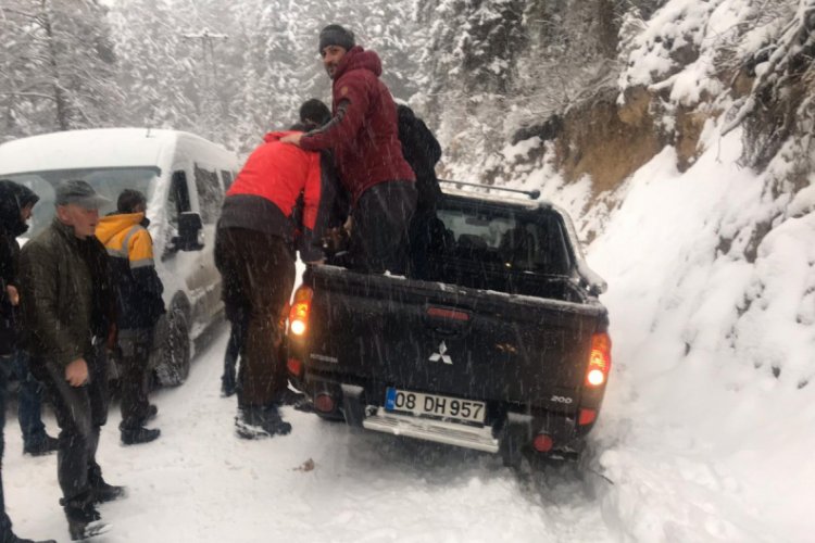 Kar nedeniyle 83 k&ouml;y yolu ulaşıma kapandı