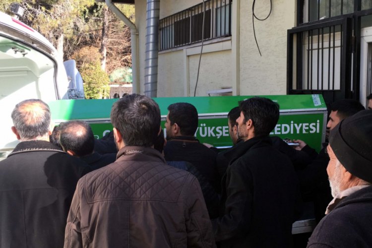 Kavga ettiği arkadaşı bı&ccedil;aklayarak &ouml;ld&uuml;rd&uuml;