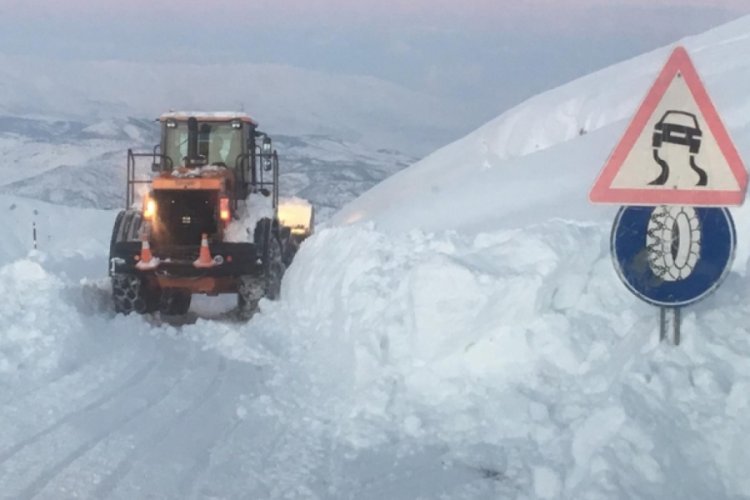 169 k&ouml;y ve mahalle yolu kar nedeniyle ulaşıma kapandı