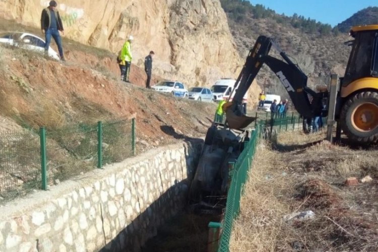 Otomobil dereye u&ccedil;tu: 1 yaralı