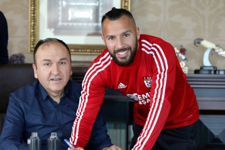 Sivasspor, Yasin &Ouml;ztekin'le imzaladı