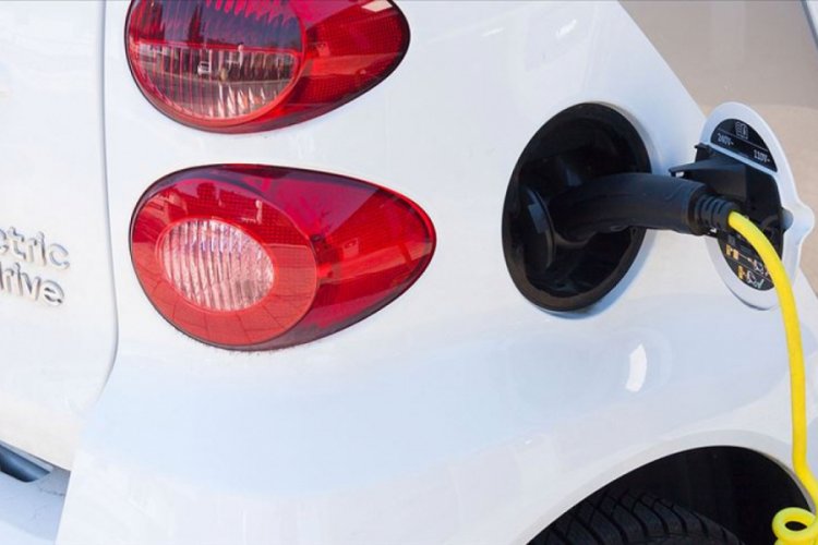 Almanya'da elektrikli otomobile ge&ccedil;iş 410 bin kişiyi işsiz bırakabilir