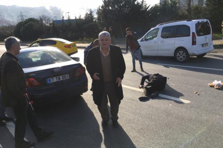 Otomobilin &ccedil;arptığı 2 kişi yaralandı