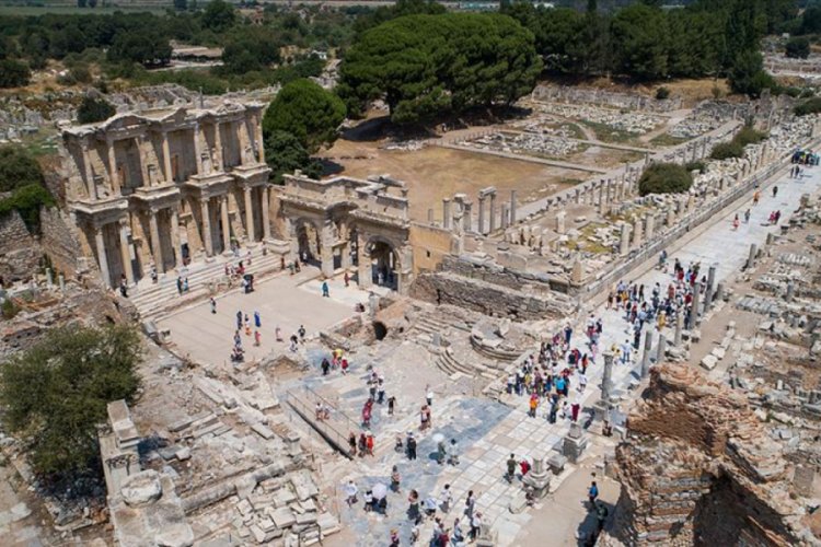 Efes Antik Kenti 2 milyon ziyaret&ccedil;iye yaklaştı