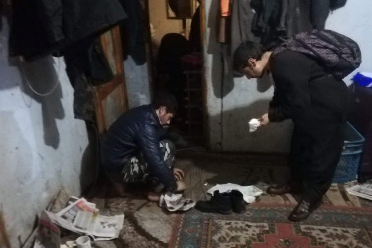 Hurdacıların yanında &ccedil;alışan 21 ka&ccedil;ak g&ouml;&ccedil;men yakalandı