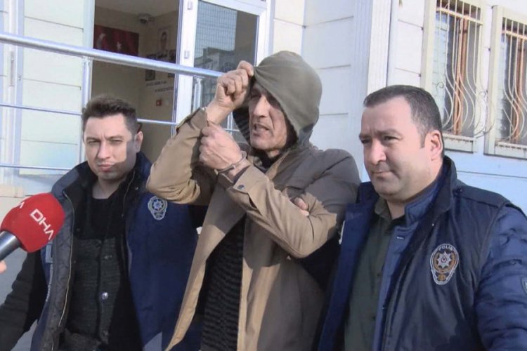 Sokak ortasında kadını sopayla d&ouml;ven kişi adliyeye sevk edildi
