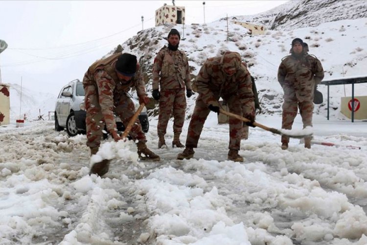 Pakistan'da kar yağışı sebebiyle &ouml;lenlerin sayısı 41'e &ccedil;ıktı