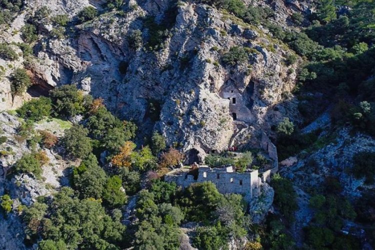 'Afkule Manastırı' manzarasıyla ilgi g&ouml;r&uuml;yor