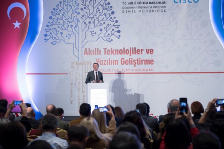 Bakan Sel&ccedil;uk'tan dijital &ccedil;ağ a&ccedil;ıklaması