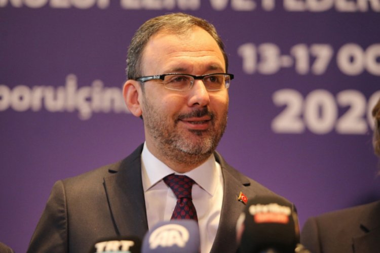 Bakan Kasapoğlu: "İnşallah sorunları hatalarla y&uuml;zleşerek &ccedil;&ouml;zeceğiz"