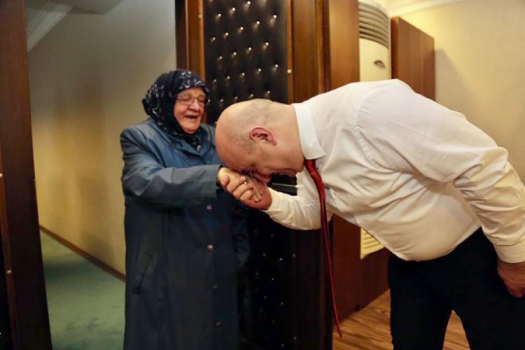 Kadriye nine, 2 yılda 30 tekerlekli sandalye bağışladı