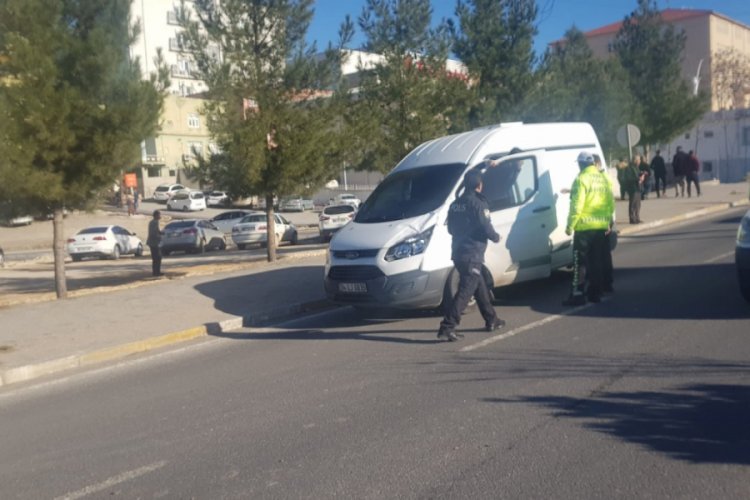 Ara&ccedil;tan fırlayan vatandaş ağır yaralandı