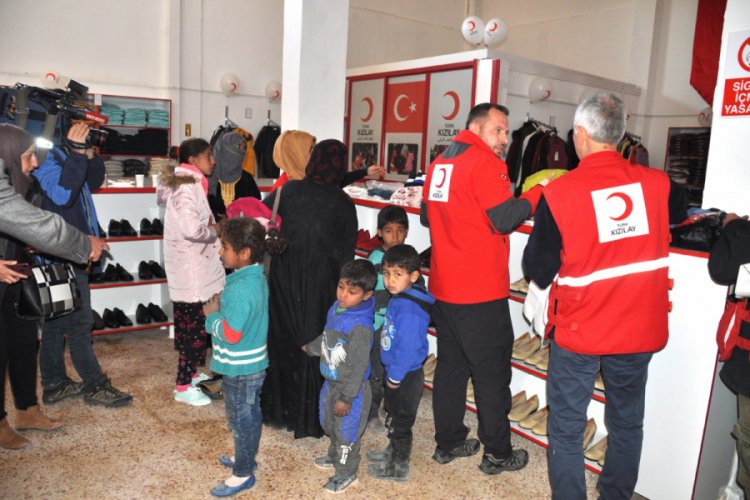 Tel Abyad'a sevgi mağazası a&ccedil;tılar