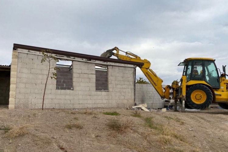 46 ka&ccedil;ak yapı yıkıldı
