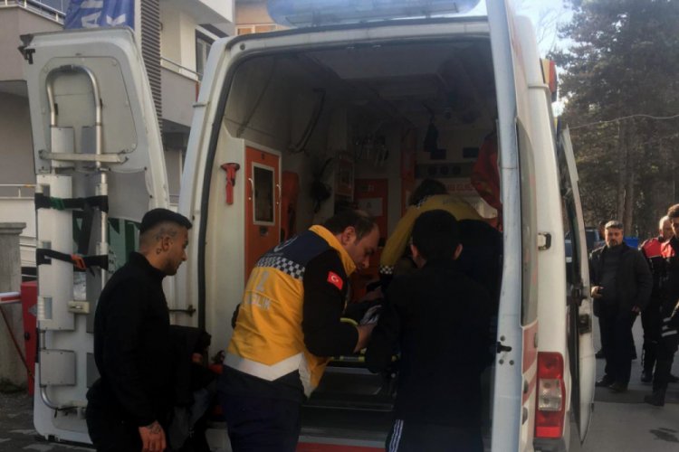 İki gen&ccedil; arasında bı&ccedil;aklı kavga
